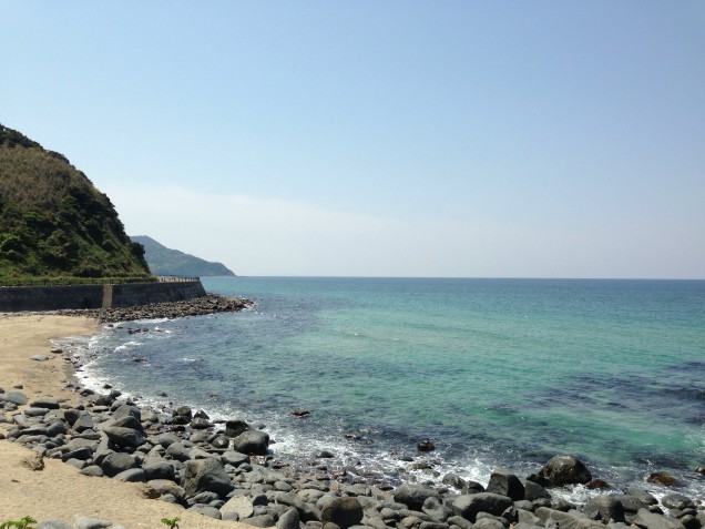 青い爽やかな空。ブルーグリーンの透きとおる海。大好きな糸島の海です。