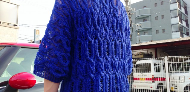 青々とした風渡るリネンのレーシーセーターの着画とヨーロッパの手編み春夏号