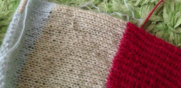 誘惑に負けて、アルパカ　モヘアフィーヌでセーターを編み始めました♪