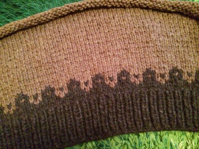 編みなおし後。 編みなおす前の写真と比べると模様の大きさはぜんぜん違います。。