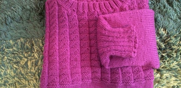 袖の編み直しが終わり、ガンジーセーターが完成しました(^ ^)♫
