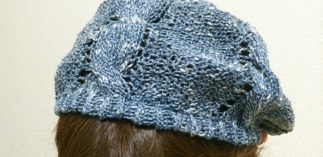 「気軽に編みたい春夏ニット」〜なわ編みのキャップが編み上がりました。