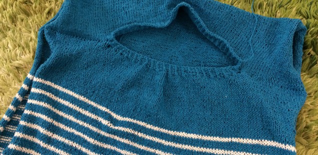 「パターンが楽しいニットのふだん着」〜Bのプルオーバーの衿ぐり編み直しの事。