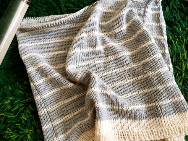 クッタリと柔らかく、薄い編み地で肌触りがとてもいいですよ〜〜。