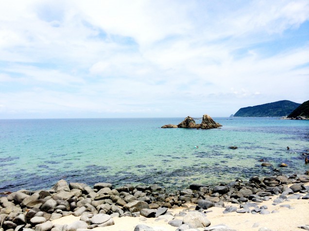 この時期、灼熱の暑さの糸島の海。。。 ５分居るのがいっぱいいっぱいデス。