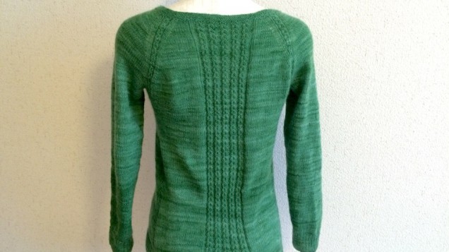 ポイントになる後ろの模様。。 また編みたくなります。 今回使ったcol，117 Verde Adrianaはお気に入りの色なので、また機会があれば買い足そうと思います♬
